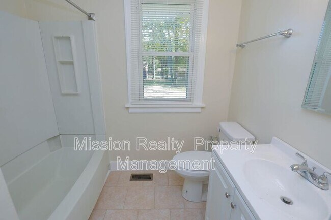 Building Photo - 7509 Montrose Ave