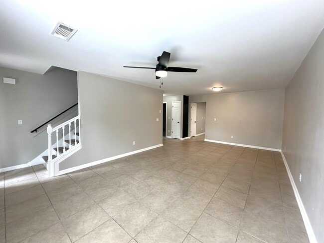 Building Photo - 329 Dahlquist Dr