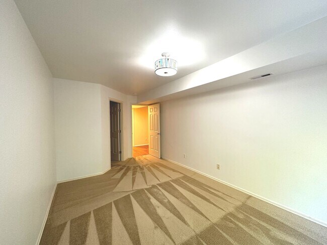 Building Photo - 3Bd/2.5Ba Kirkland House