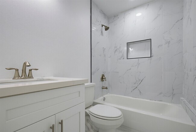 Building Photo - 1004 11th St N