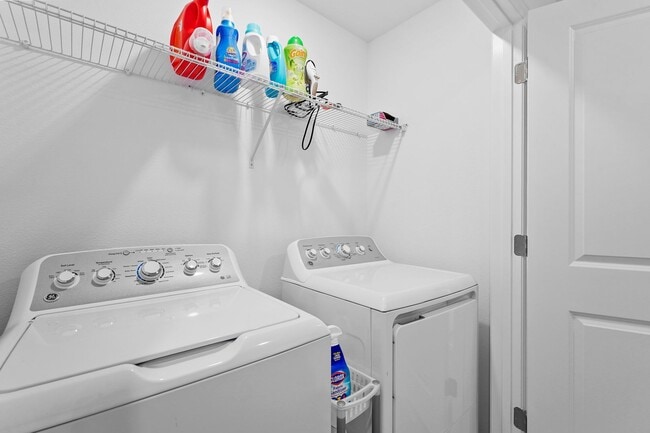 Building Photo - Beautifull Furnished Townhome - Nokomis - 2 Bedroom 2.5 bath plus office -1 Car Garage