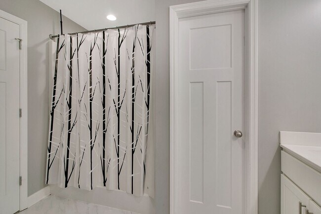 Building Photo - 110 War Admiral Ct