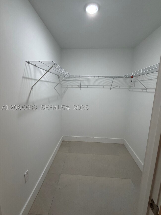 Building Photo - 2641 NW 24th Ct