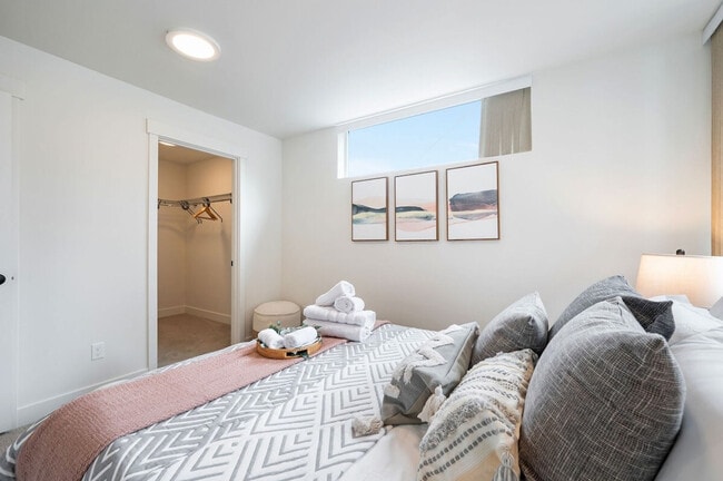 Building Photo - 34 W Cremona St