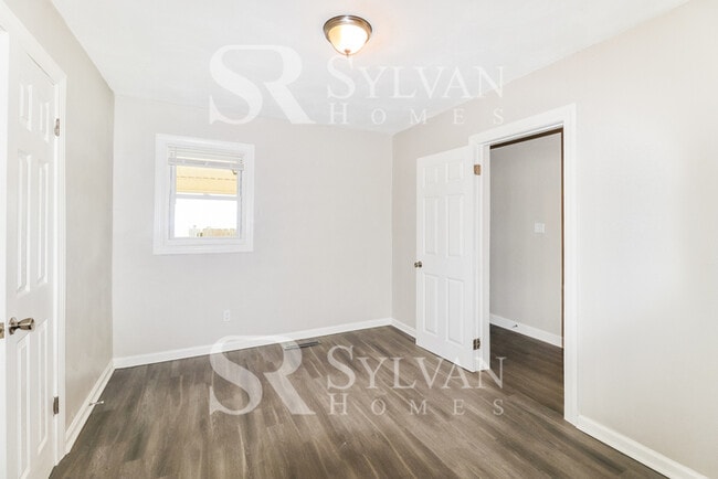 Building Photo - Immaculately kept 4 bedroom, 2 bathroom home