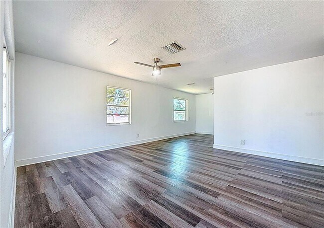 Building Photo - 2100 28th Ave N