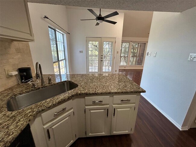 Building Photo - 3809 Spicewood Springs Rd