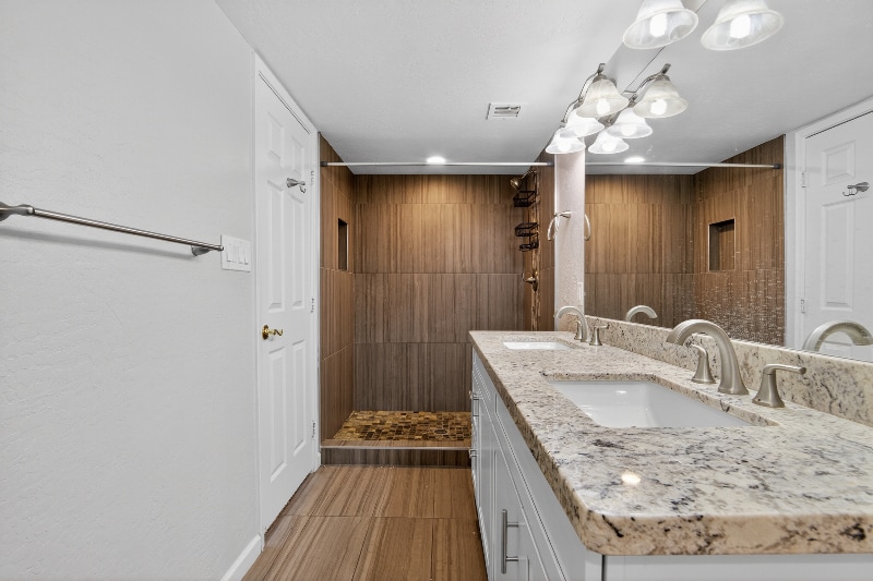 Building Photo - 6843 E Redfield Rd