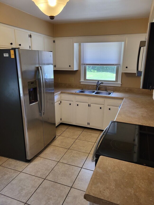 Building Photo - Downs1345-1347