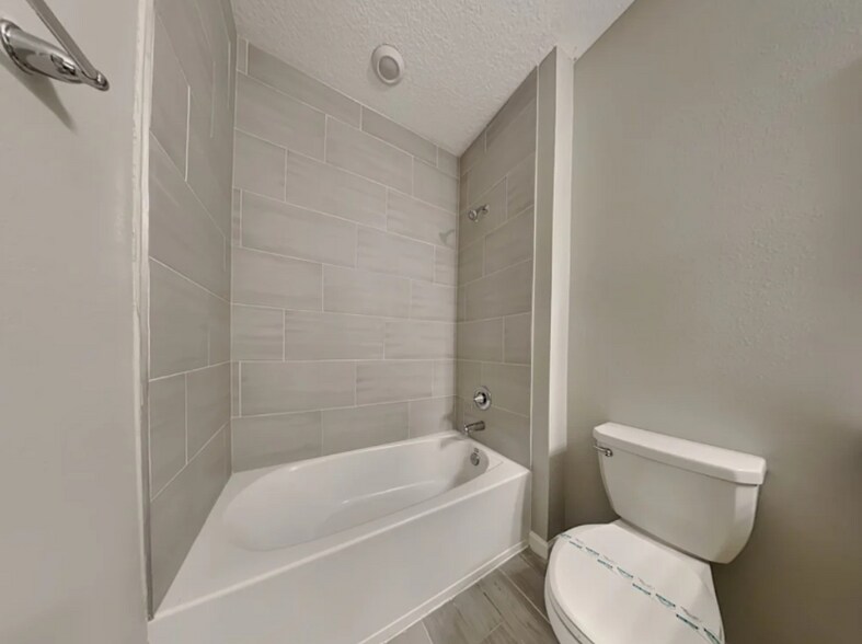Building Photo - 4914 Donnybrook Ave