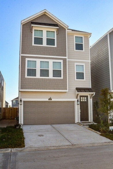 Building Photo - 2204 Via Laura Ln