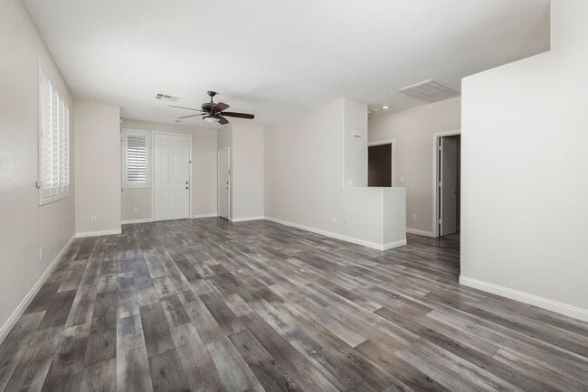 Building Photo - Single Story Home @ Buffalo/Desert Inn  1 Story - 2 Bedrooms + Den