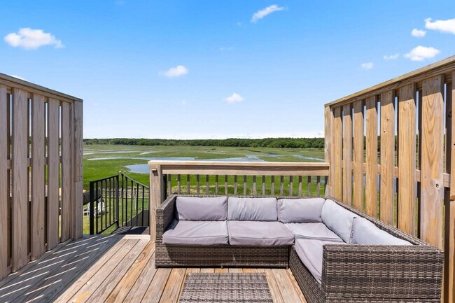 Building Photo - 1611 NH-1A