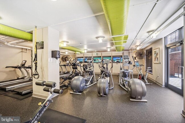 Building Photo - 1021 N Garfield St