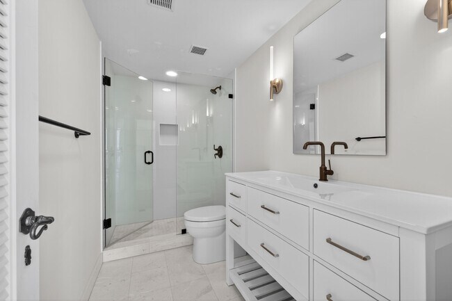 Building Photo - 1200 S Flagler Dr