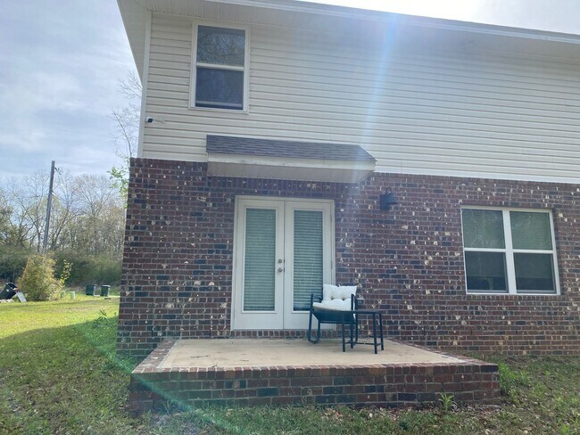 Building Photo - Functional 2-Story Design | 4BR + 2.5BA | Quick Access to I-10