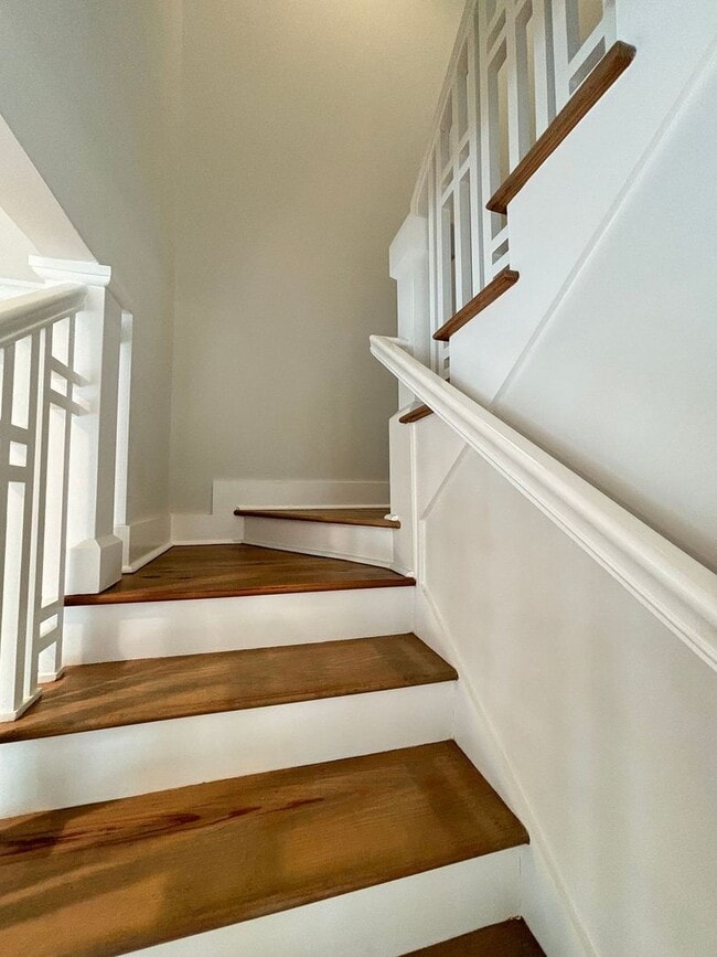 Building Photo - Available 2/1. GORGEOUS 3 BR/2.5 BA Home in Marais in Seaside Farms!