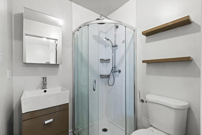 Building Photo - 0 bedroom in Chicago IL 60640