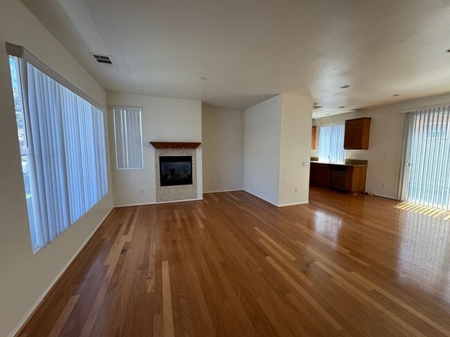 Building Photo - Welcome To Your New Home In Inglewood (Gat...