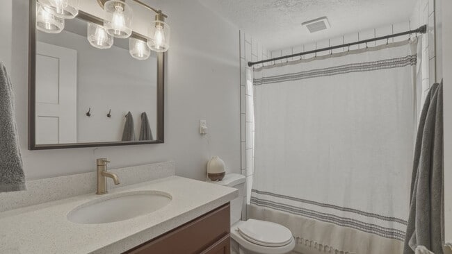 Building Photo - Charming and Quiet 3 bed Orem Home in Prime Location with Solar!!