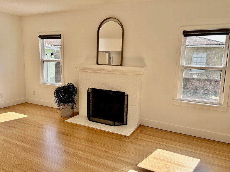 Building Photo - 4565 Estrella Ave