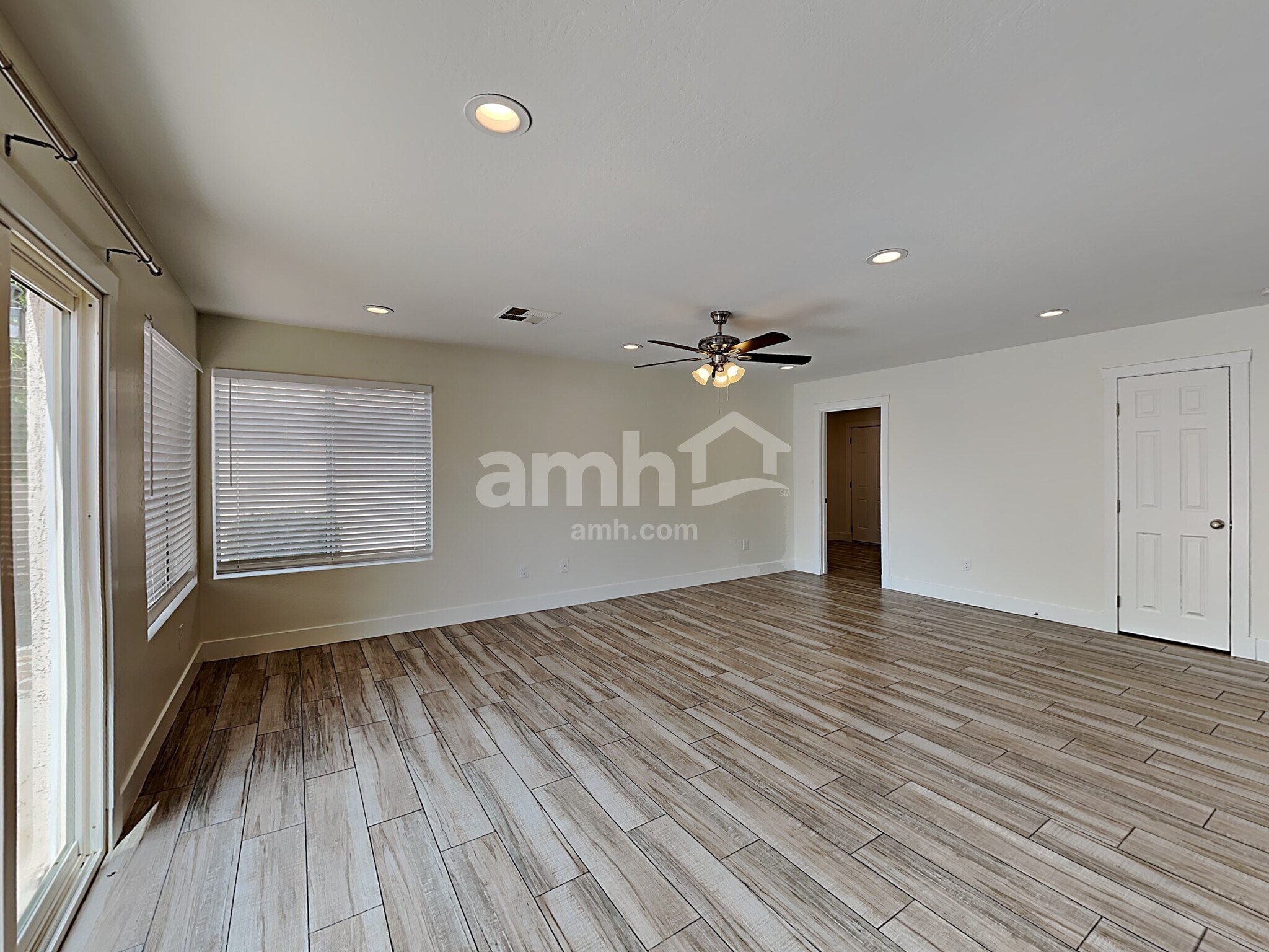 Building Photo - 7457 E Laguna Azul Ave