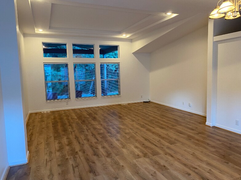 Building Photo - 40871 Orchard Ln
