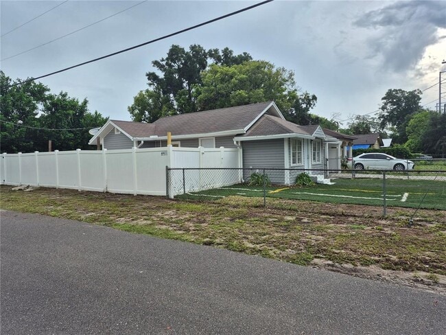Building Photo - 1402 E Bougainvillea Ave