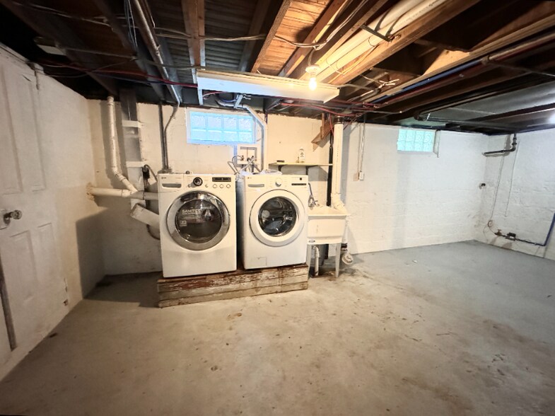 Building Photo - 930 Brinton Dr