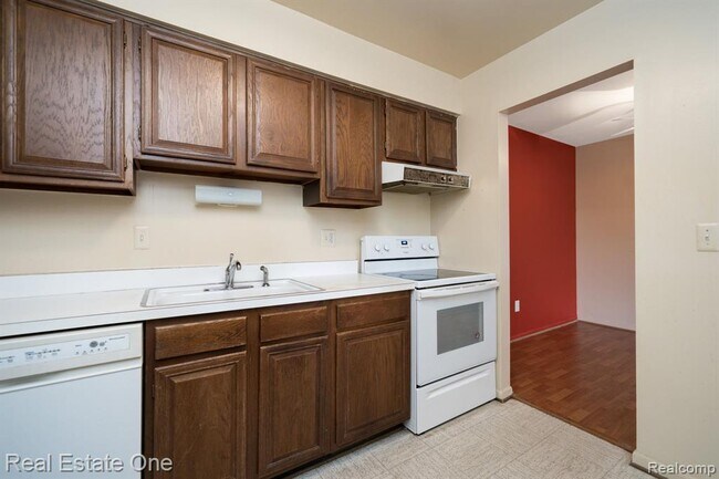 Building Photo - 23788 Village-House Dr N