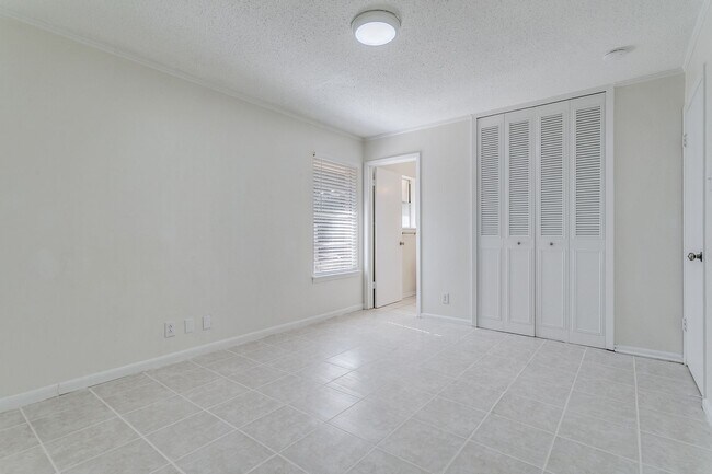 Building Photo - UPDATED 4-BEDROOM HOME IN SHEARER HILLS