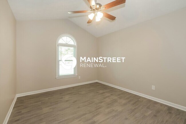 Building Photo - 3 Bedroom Pet-Friendly Home in LOGANVILLE,...