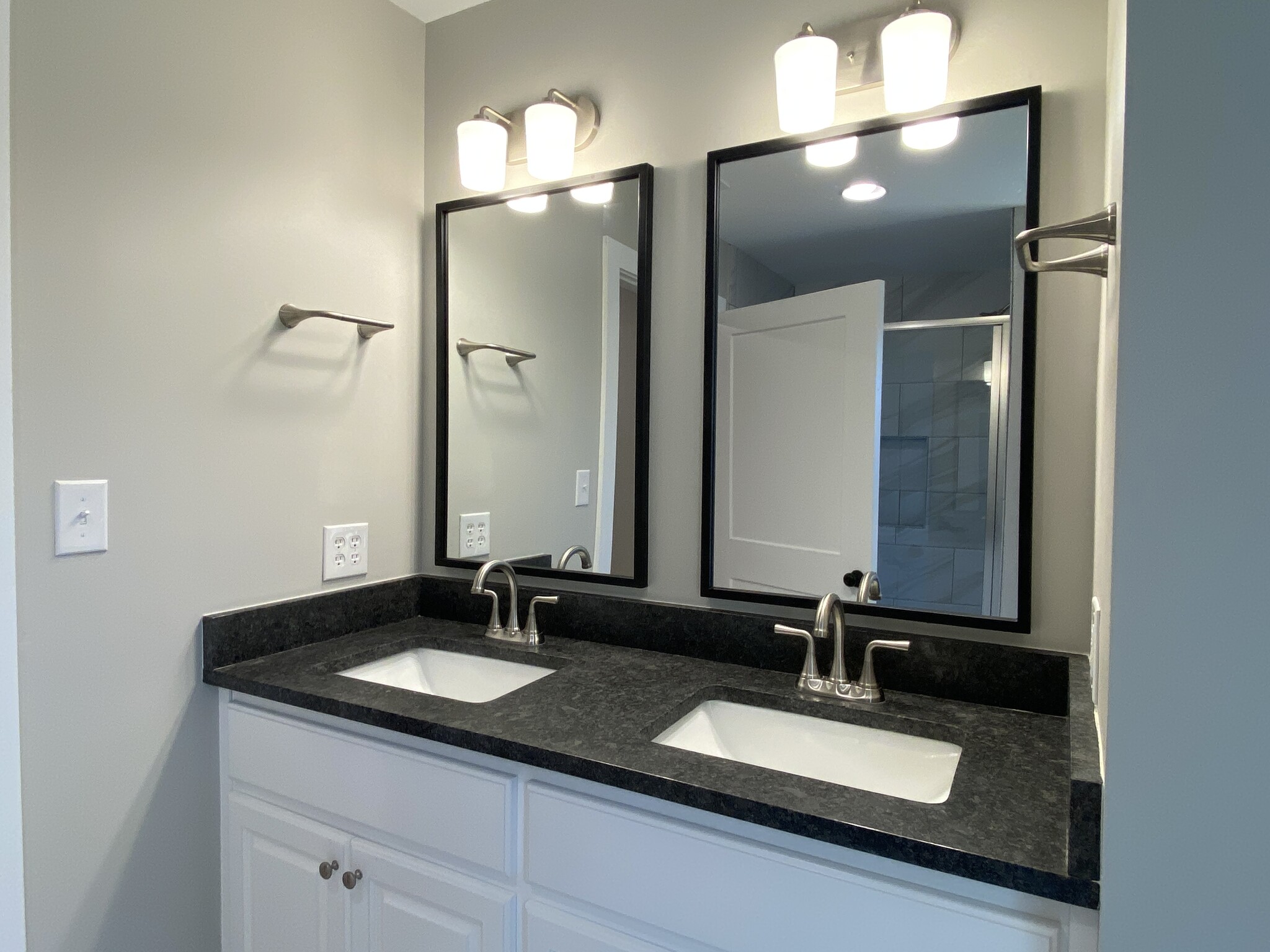 Main bathroom: 2 sinks, granite, luxury tile shower, linen storage, loads of natural light. - 1524 Ward Ave NE