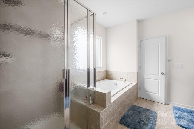 Building Photo - 5086 Waterloo Dr
