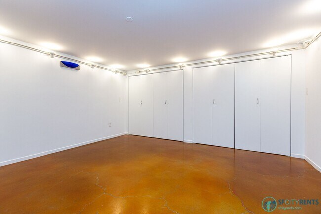 Building Photo - SoMA: Ground Level Conversion Live/Work Lo...