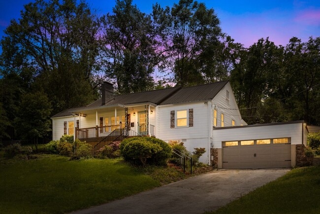 Primary Photo - Beautifully Renovated 3 Bedroom 2.5 Bath H...