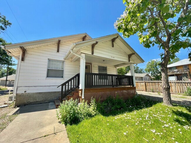 Building Photo - 718 17th St