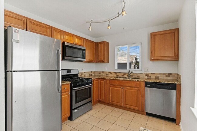 Building Photo - Newly Renovated 2 bed/1 bath home!!