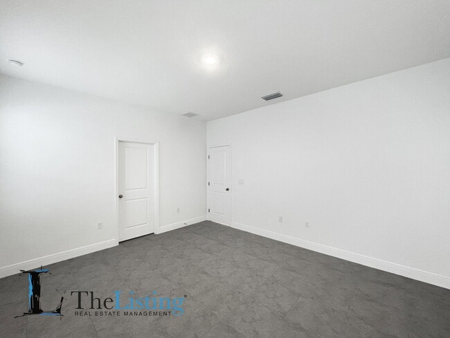 Building Photo - 2016 Sunshine Peak Dr