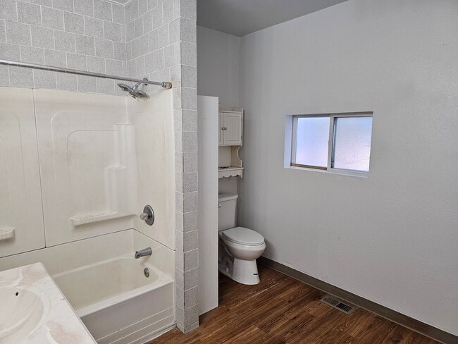 Building Photo - 614 W Arch St