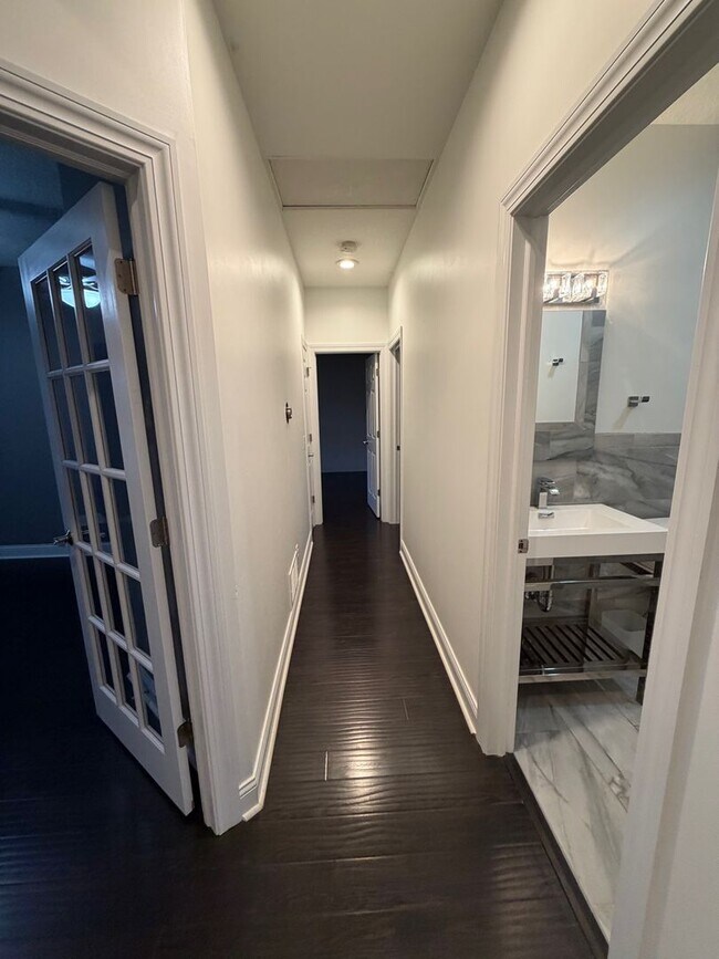 Building Photo - 4 BED 3 1/2 BATH HOUSE