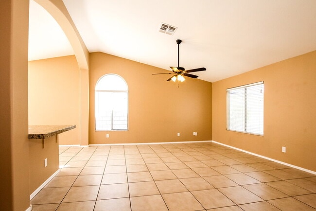Building Photo - 3705 W Cat Balue Dr