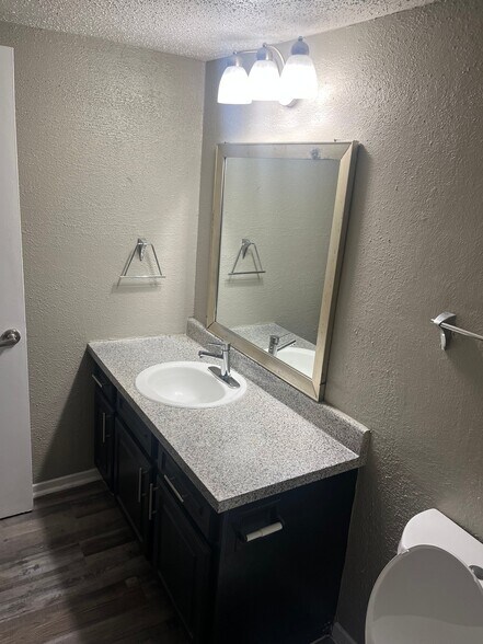 Building Photo - 531 Bedford Rd