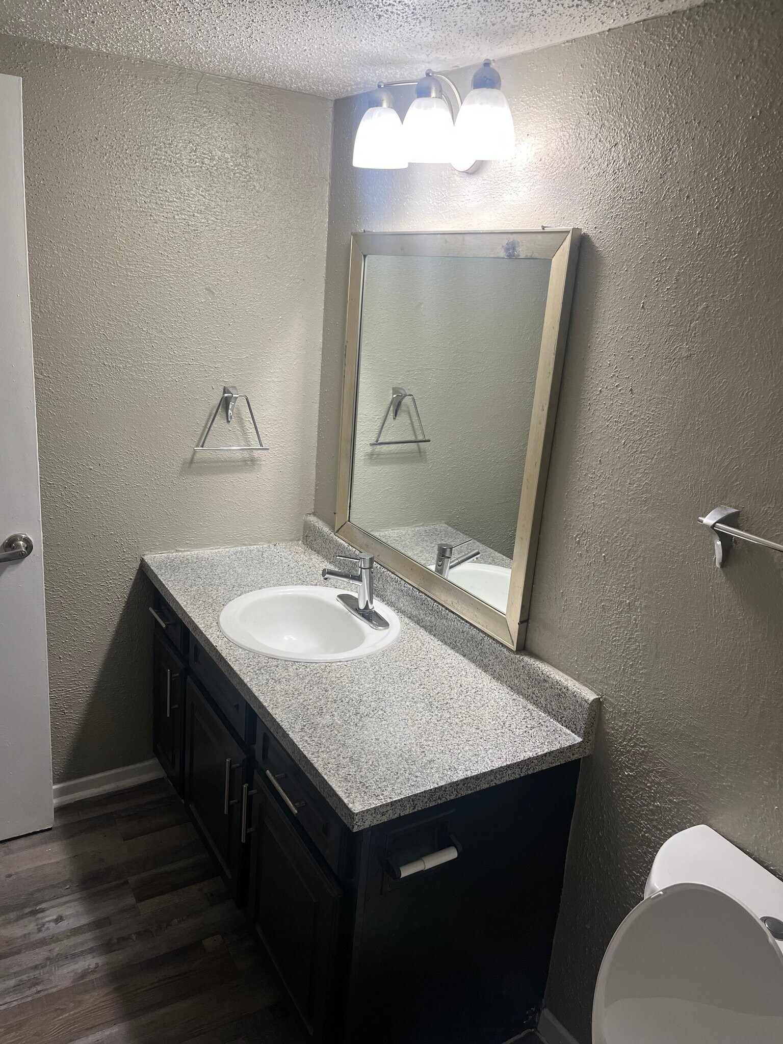 Building Photo - 531 Bedford Rd