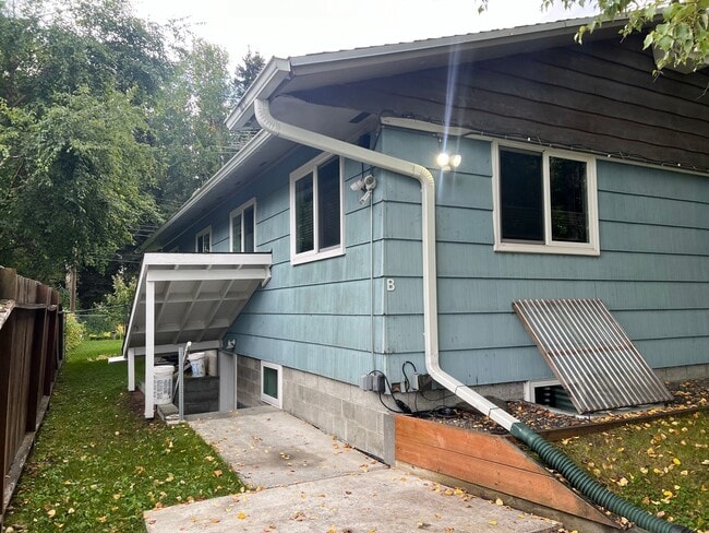 Primary Photo - Quiet 2 bedroom with utilities included