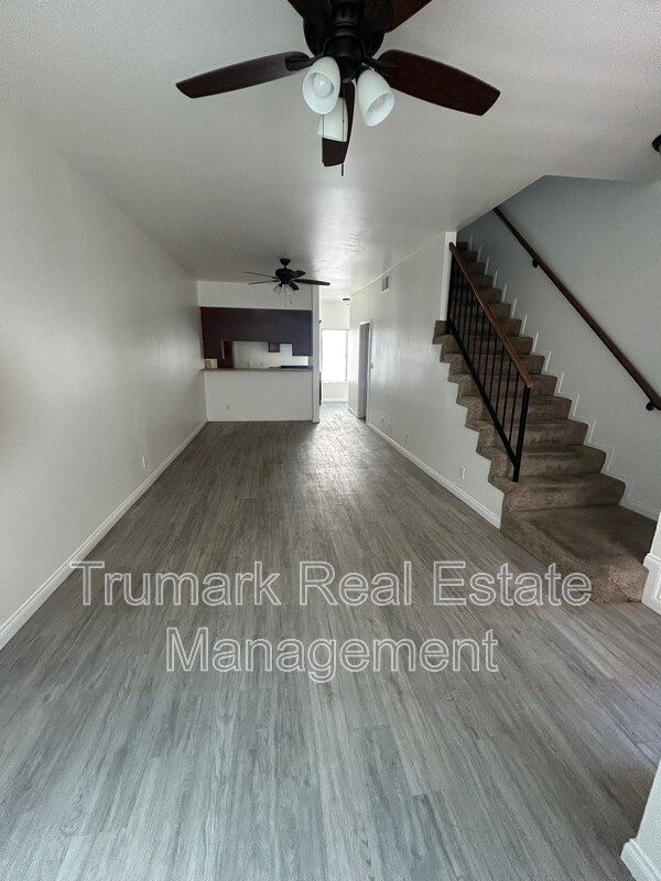 Building Photo - 1122 E Elk Ave