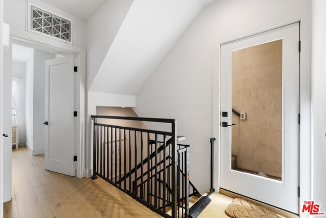 Building Photo - 738 Parkman Ave