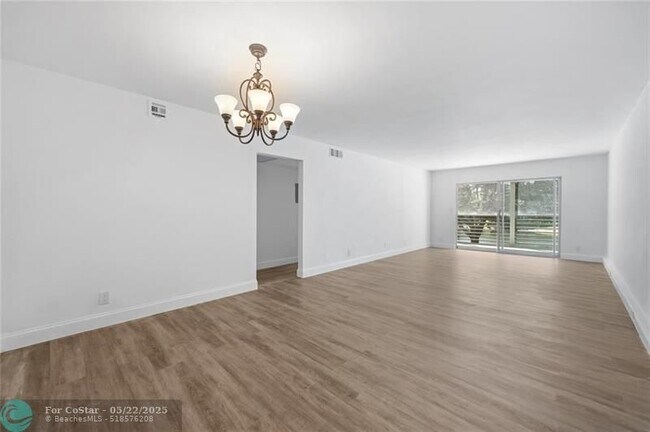 Building Photo - 2202 Lucaya Bend