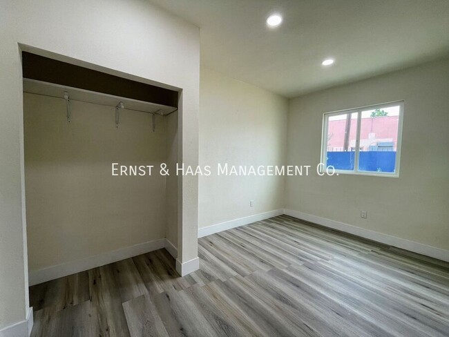 Building Photo - Recently Remodeled and Upgraded Apartment ...