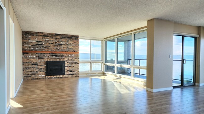 Building Photo - 2 Bedroom Condo in Mukilteo Available Now!